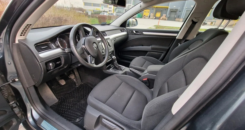 Skoda Superb cena 41999 przebieg: 187000, rok produkcji 2015 z Kraków małe 92